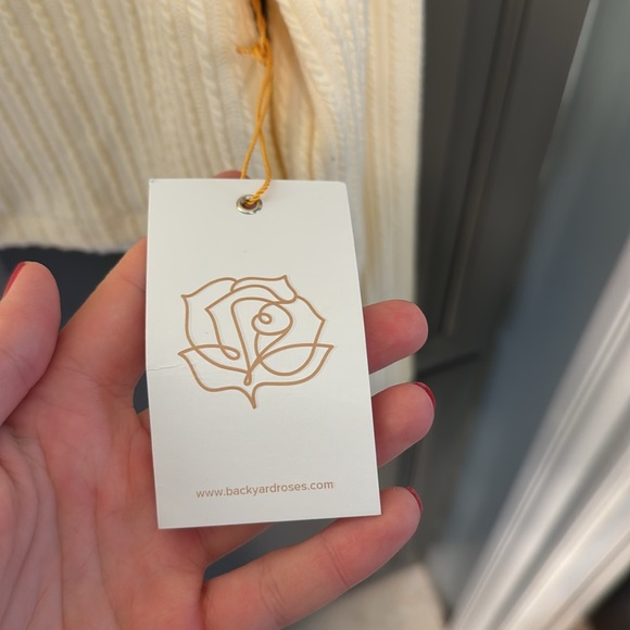 NWT Backyard Roses Shirt - Picture 3 of 4